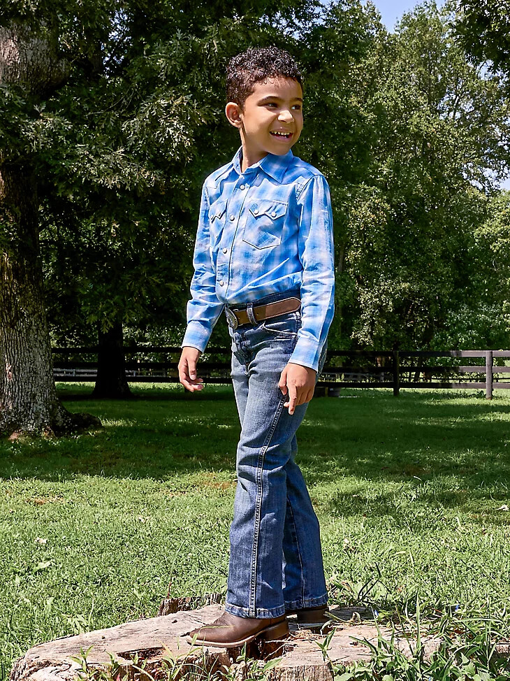 vaqueros wrangler retro slim boot para niño 4-20 layton