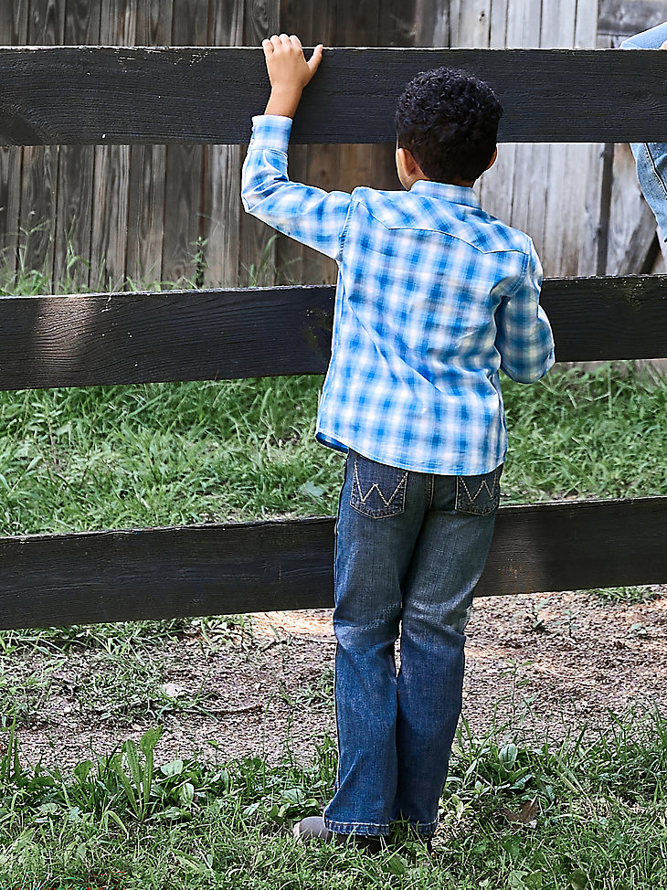vaqueros wrangler retro slim boot para niño 4-20 layton