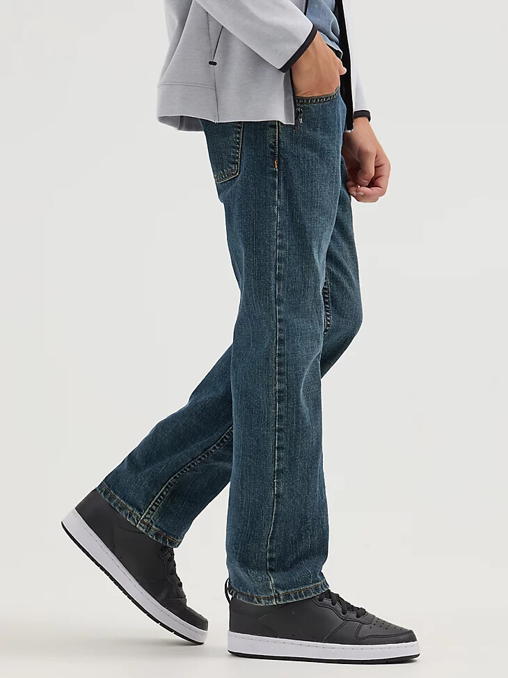 vaqueros rectos clásicos wrangler five star para niño 8-16 en tono denim sunkissed