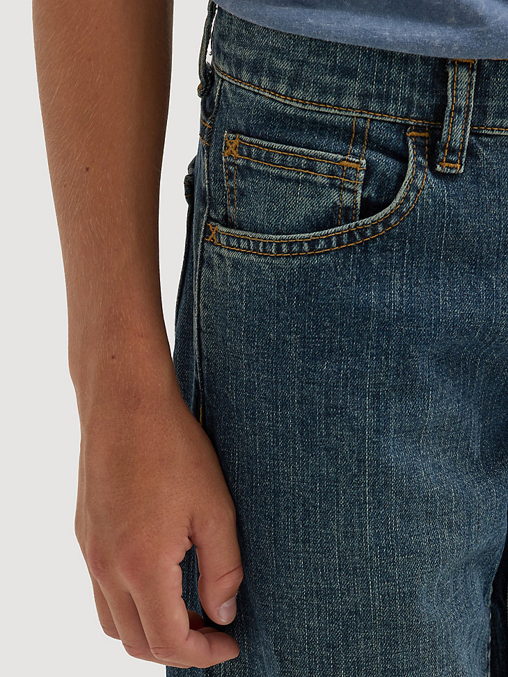 vaqueros rectos clásicos wrangler five star para niño 8-16 en tono denim sunkissed