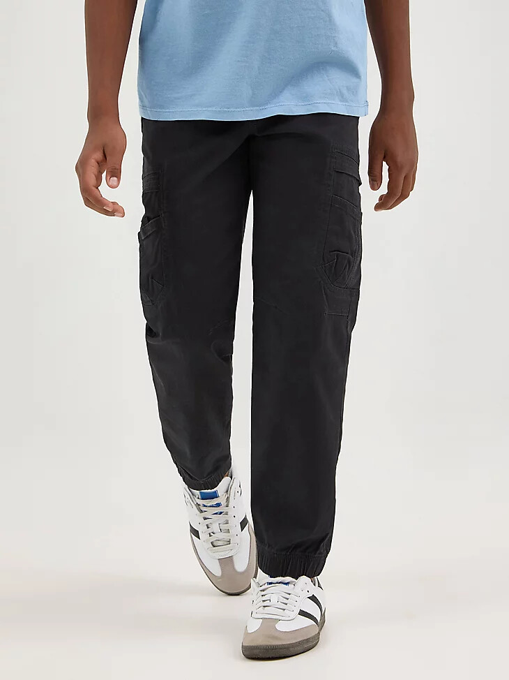 pantalón cargo wrangler free to stretch para niño 8-16 color negro george