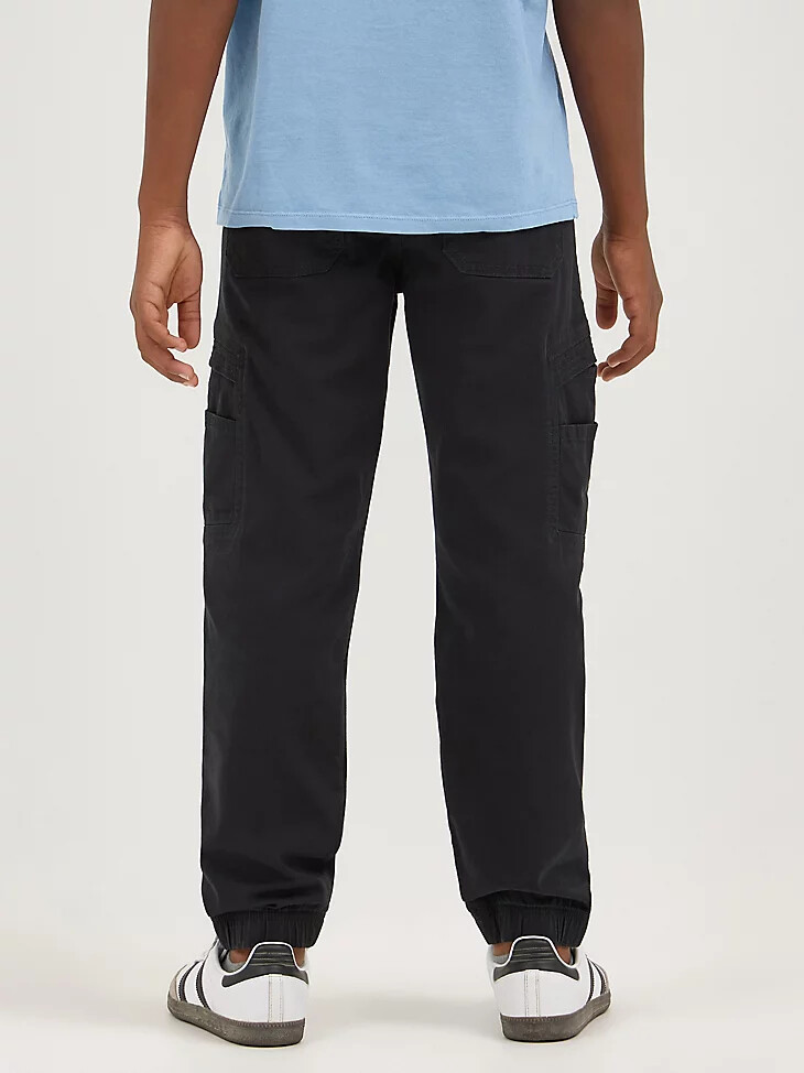 pantalón cargo wrangler free to stretch para niño 8-16 color negro george