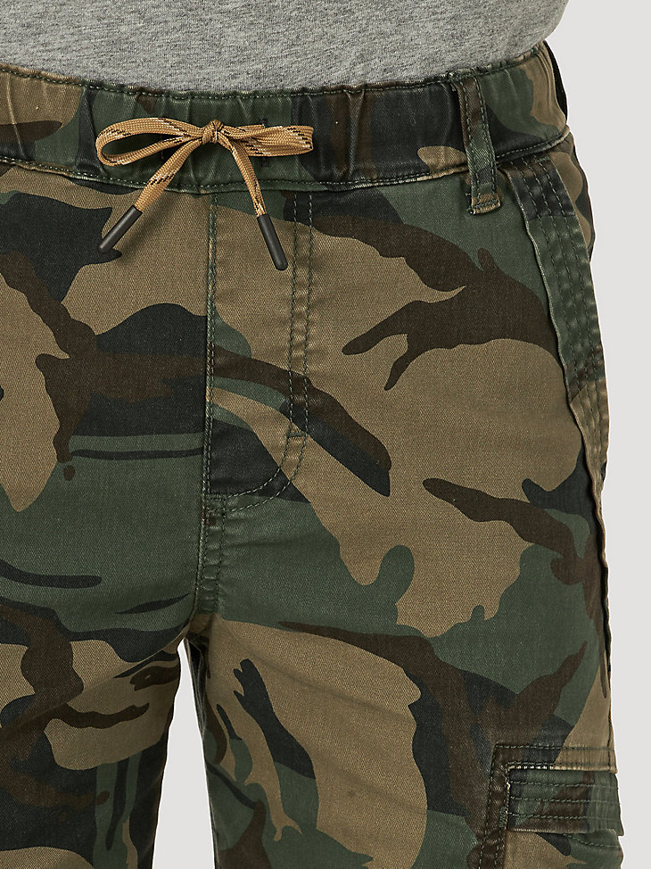 pantalón cargo wrangler free to stretch gamer para niño husky camuflaje verde bosque