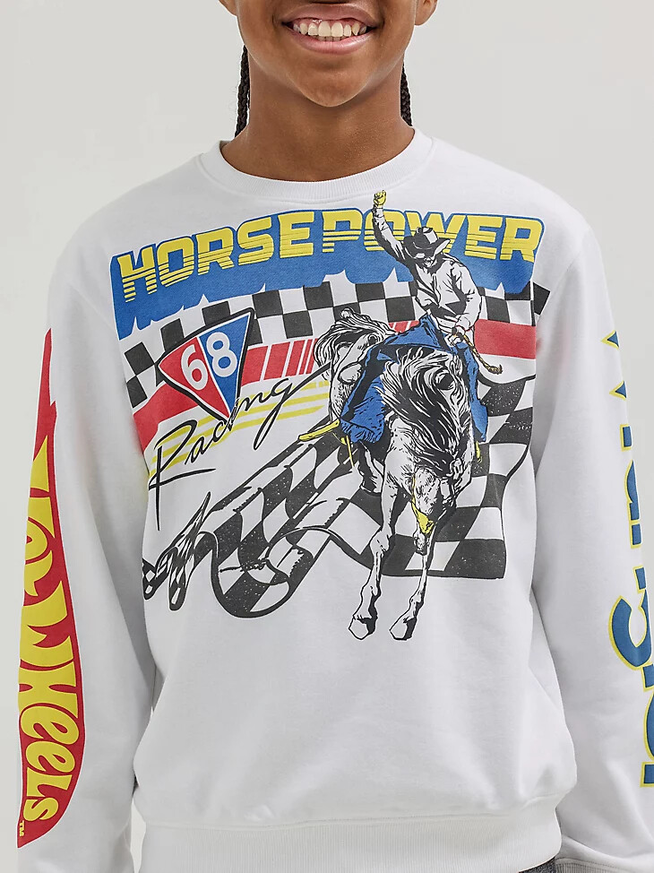 suéter de cuello redondo rodeo para niño wrangler x hot wheels en blanco brillante