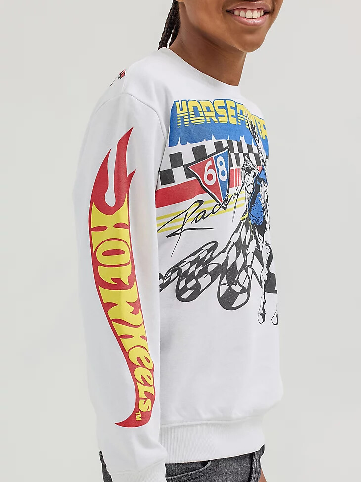 suéter de cuello redondo rodeo para niño wrangler x hot wheels en blanco brillante