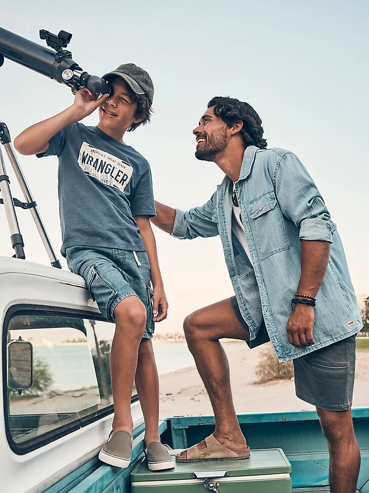 pantalón corto cargo playero con cordón para niño