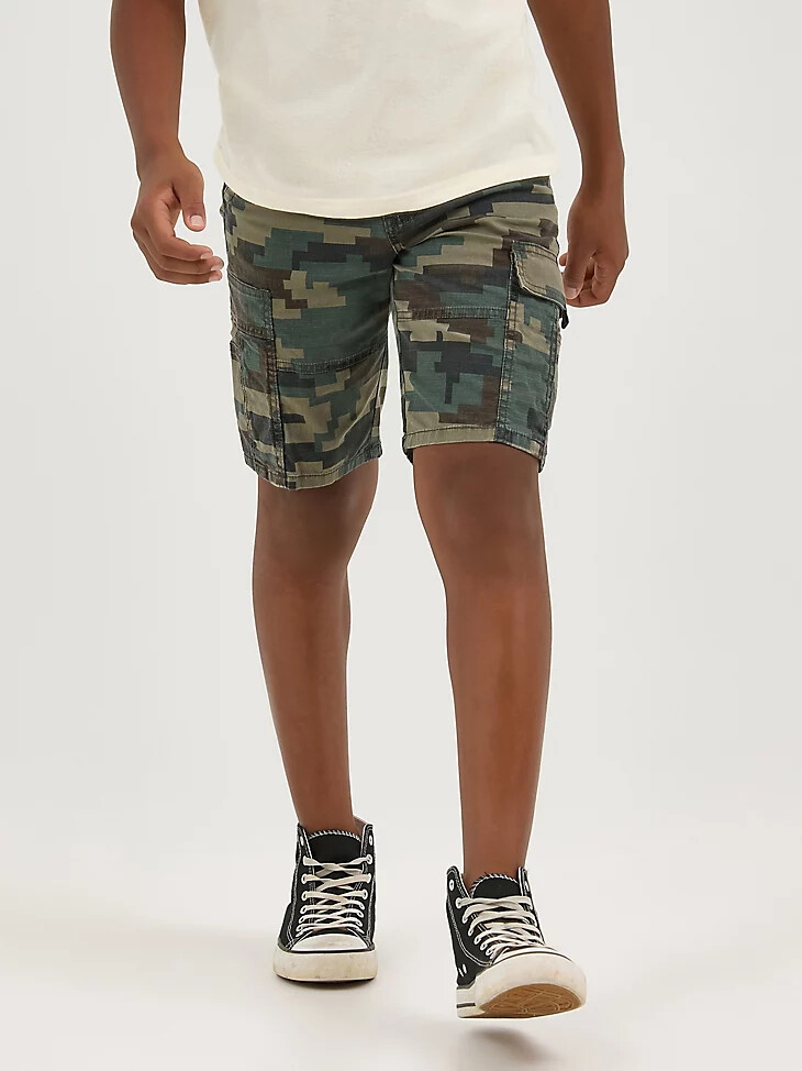 pantalón corto utilitario gamer cargo para niño color verde camuflaje