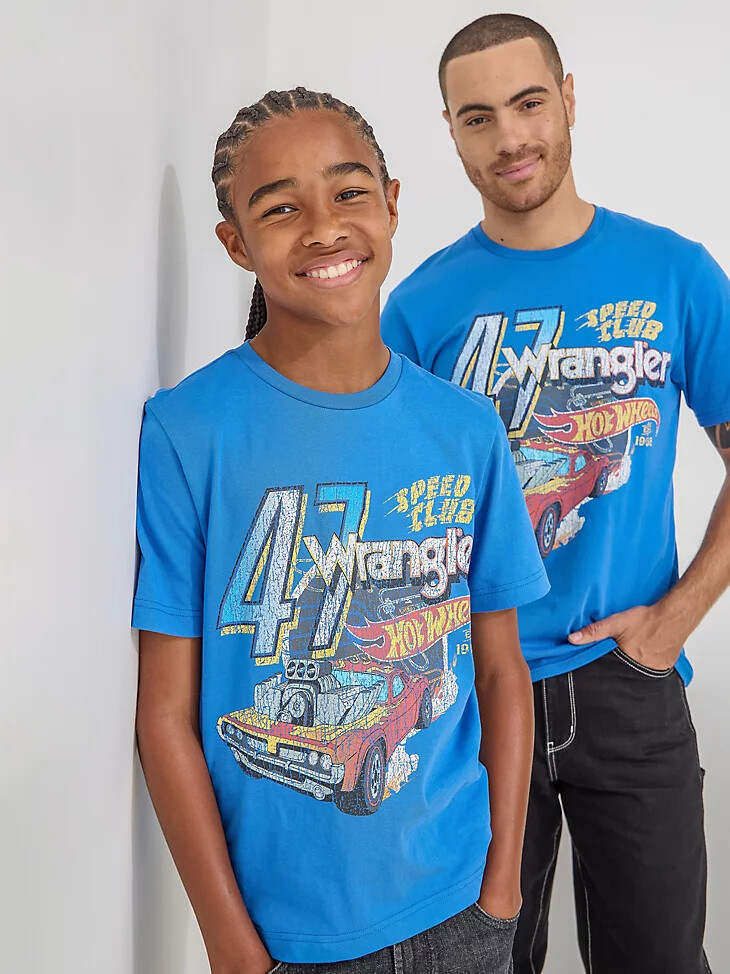 camiseta azul del speed club de wrangler x hot wheels para niño