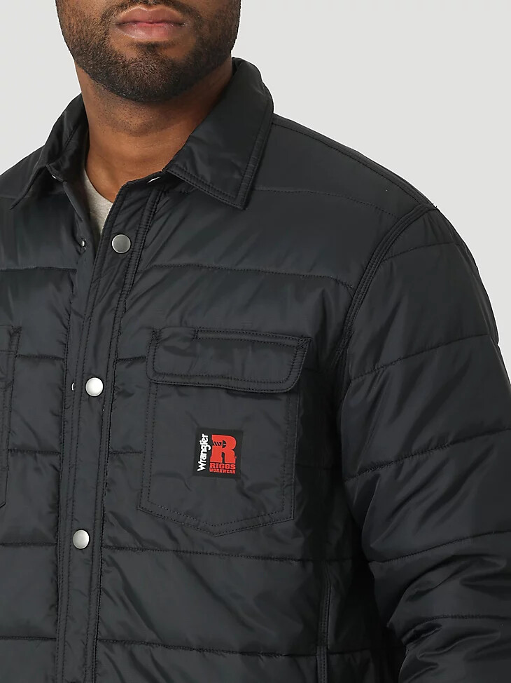 chaqueta con aislamiento wrangler riggs workwear tough layers color negro azabache
