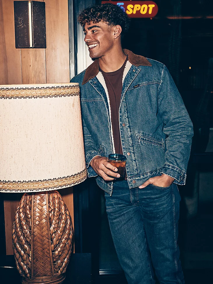 chaqueta barrel house para hombre wrangler x buffalo trace color índigo desgastado
