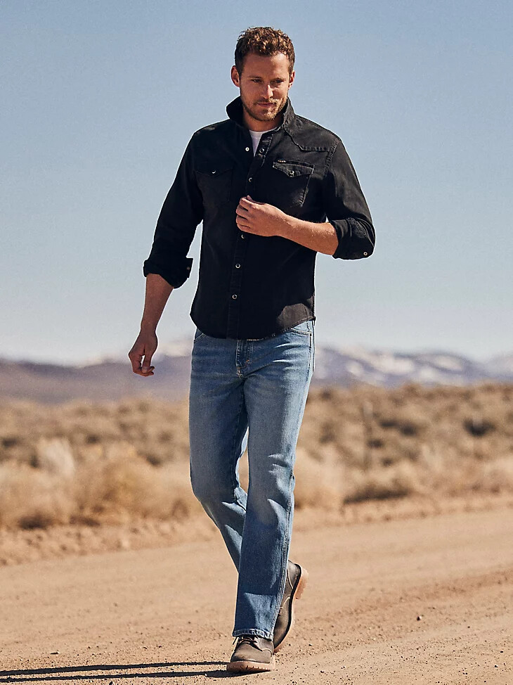 vaqueros flexibles de corte regular para hombre lavado claro
