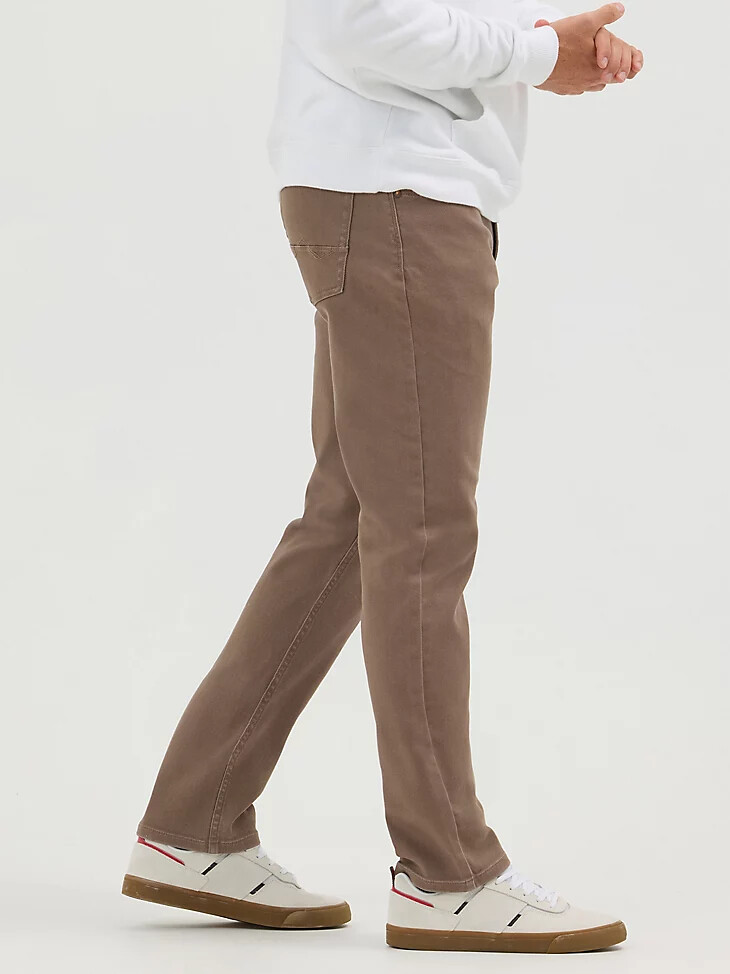 vaqueros wrangler five star premium athletic fit para hombre color chocolate