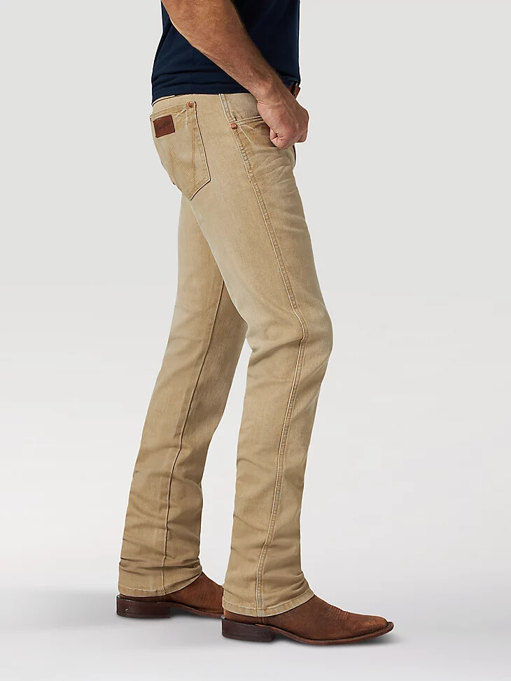 vaqueros wrangler retro premium de corte entallado y pierna recta para hombre color tostado