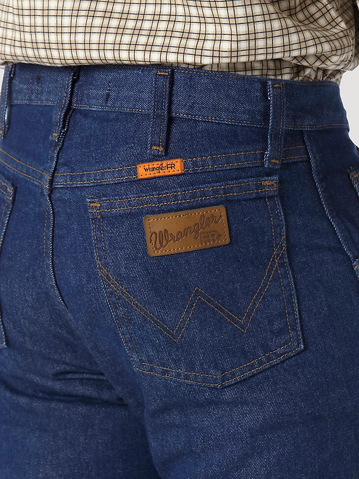 jean vaquero ligero de corte regular resistente a las llamas wrangler fr prelavado