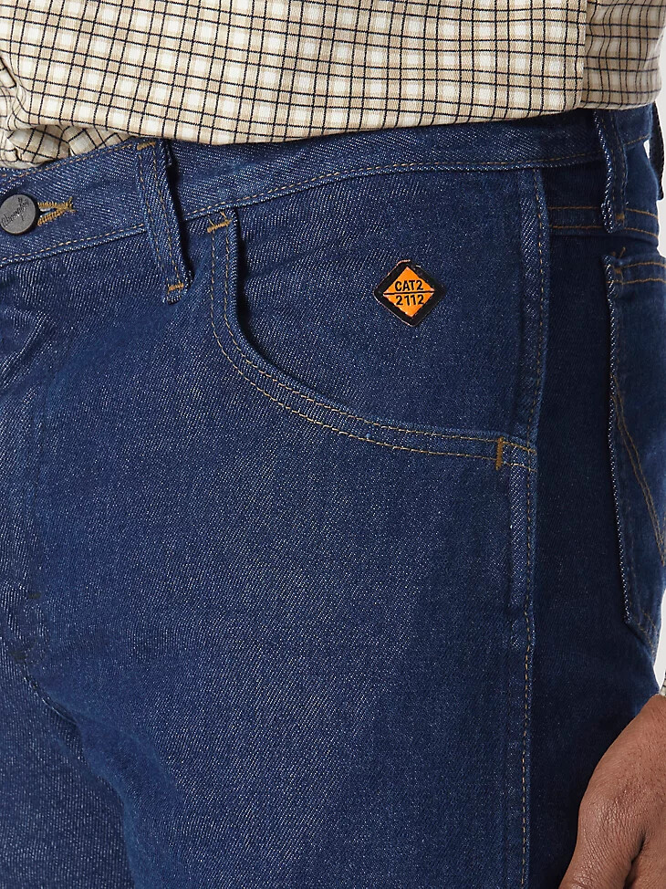 jean vaquero ligero de corte regular resistente a las llamas wrangler fr prelavado