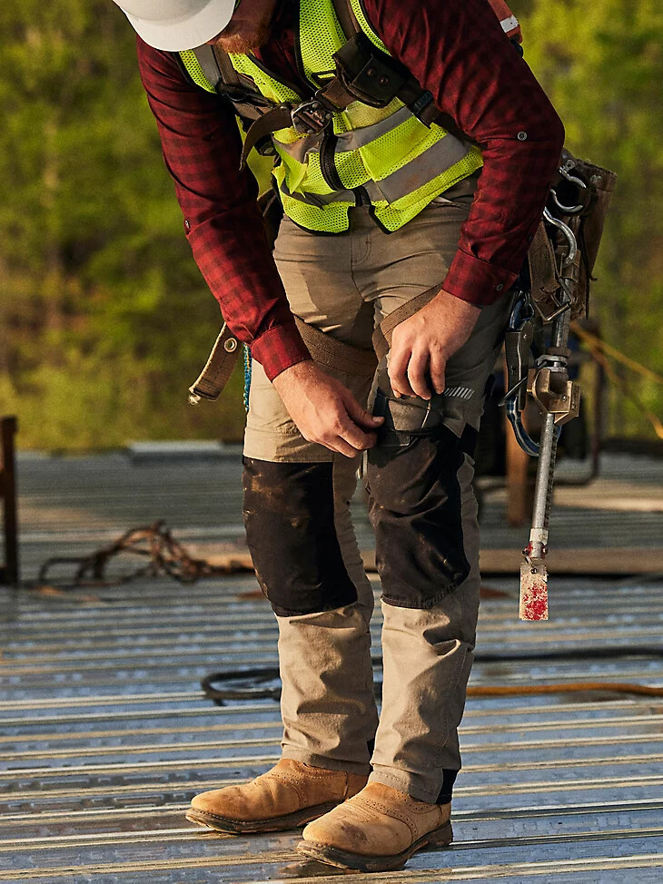 pantalón técnico de carpintero wrangler riggs workwear color caqui oscuro