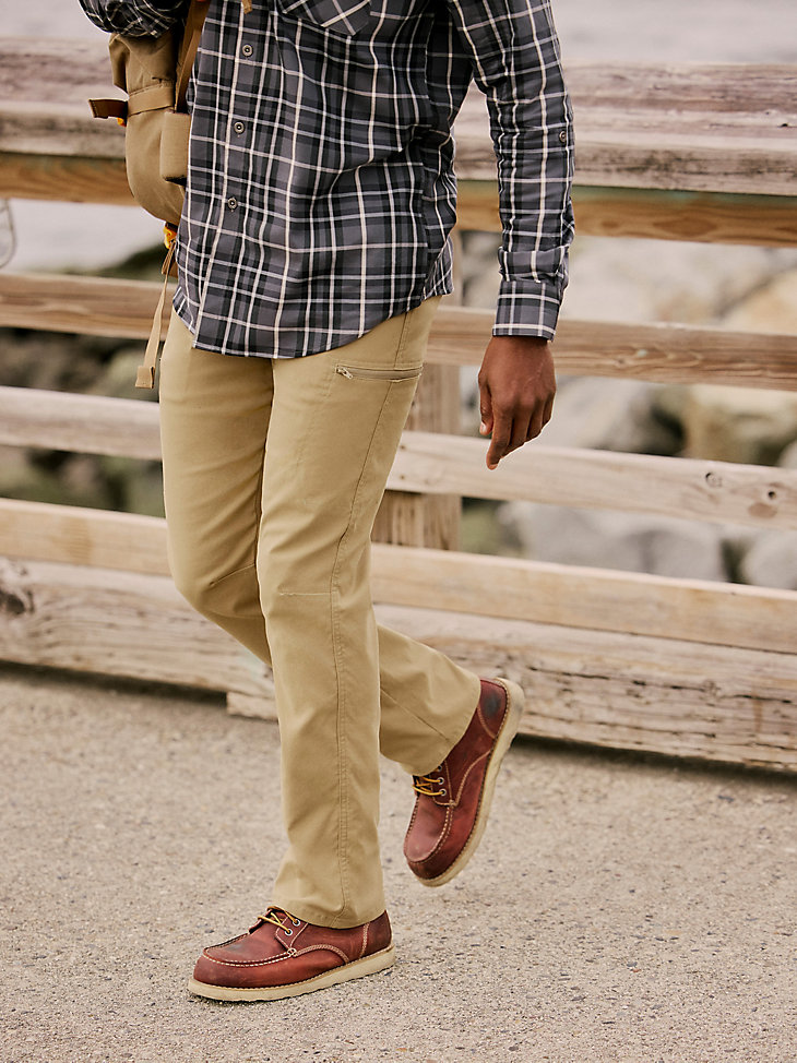 pantalón cargo para exteriores wrangler flex waist para hombre elmwood