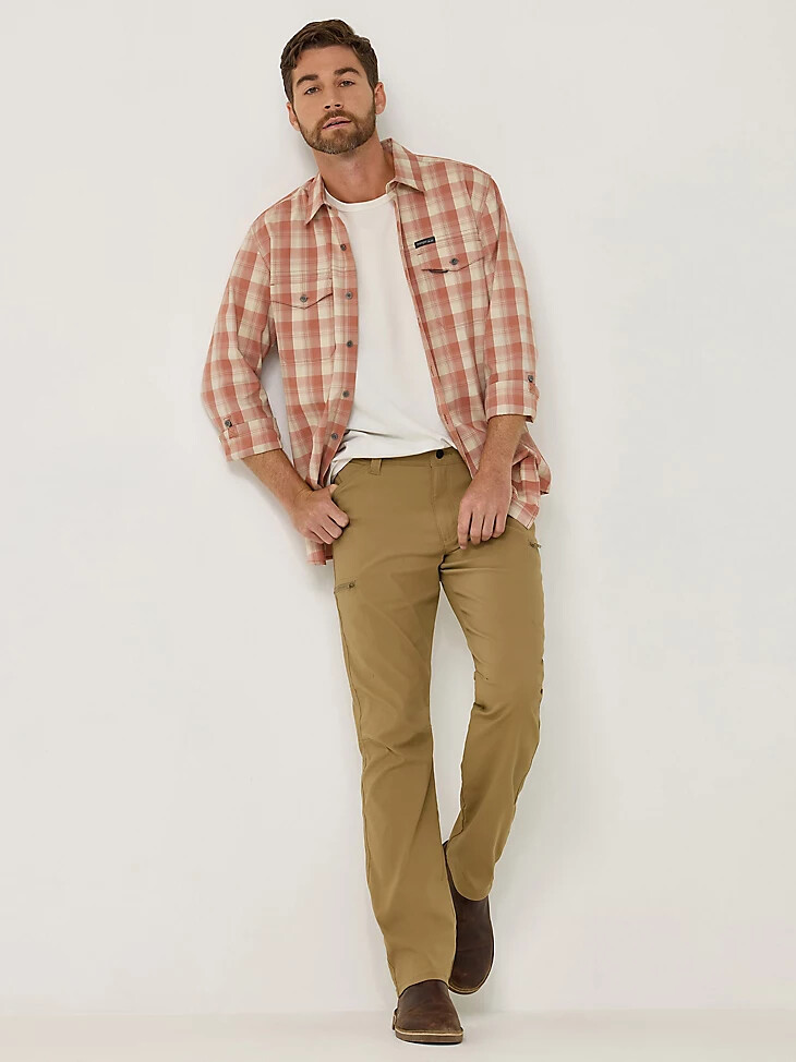 pantalón cargo para exteriores wrangler flex waist para hombre elmwood