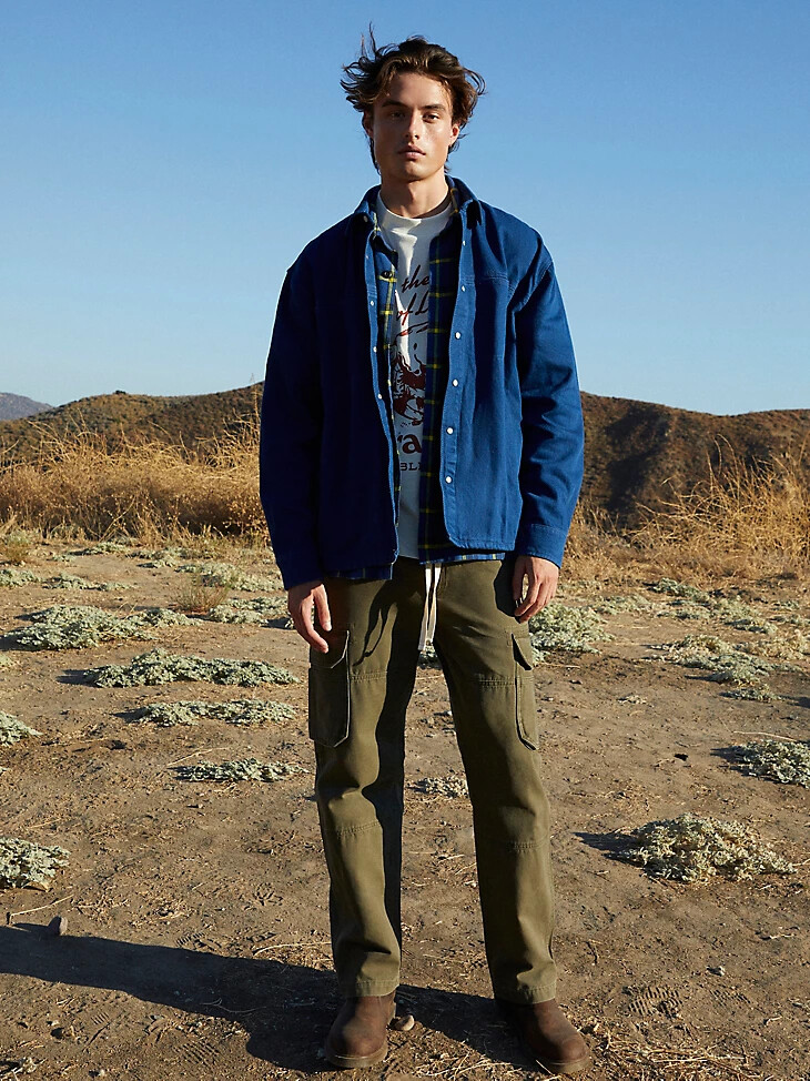 pantalón cargo relajado wrangler x pacsun para hombre color verde pino