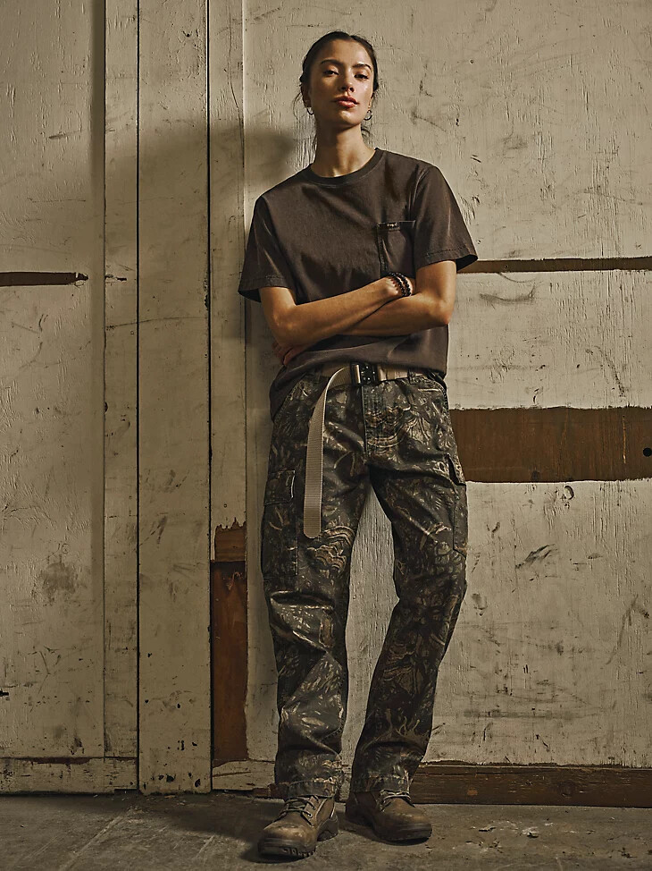 pantalón cordyceps camuflaje de wrangler x the last of us