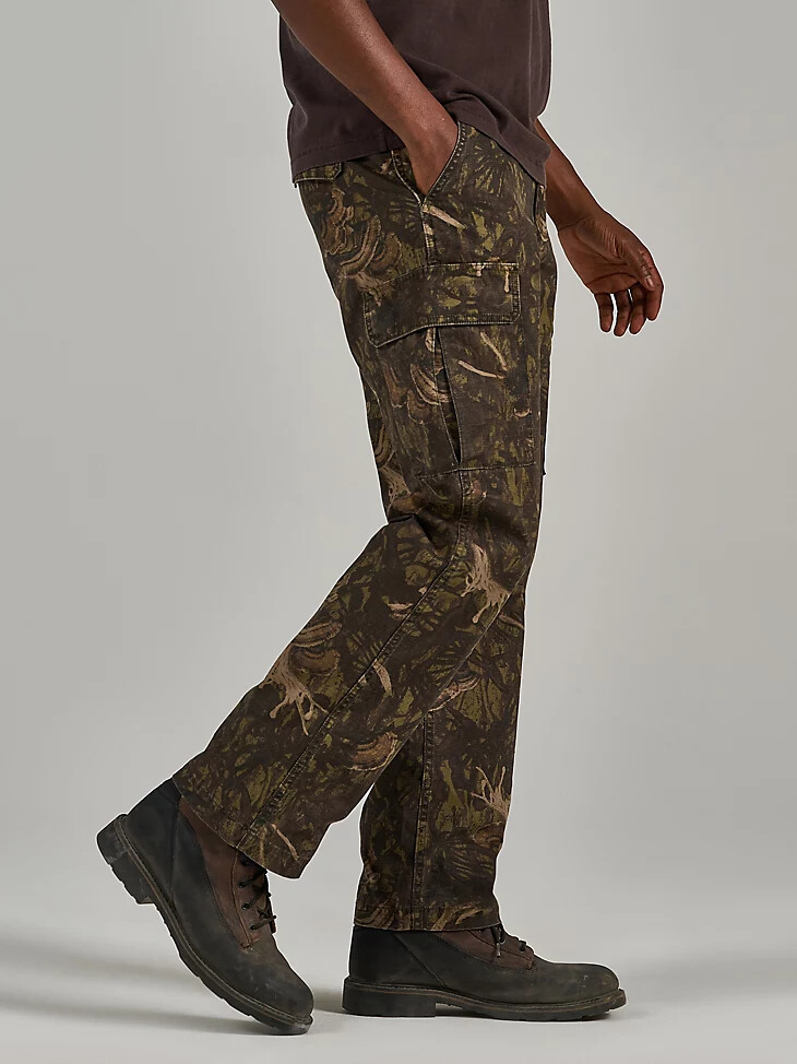 pantalón cordyceps camuflaje de wrangler x the last of us
