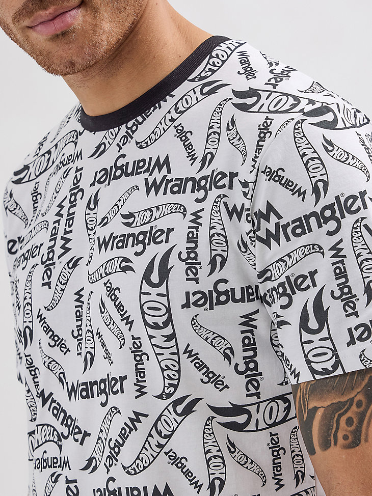camiseta con el logotipo de wrangler x hot wheels para hombre color blanco brillante