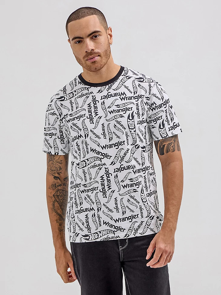 camiseta con el logotipo de wrangler x hot wheels para hombre color blanco brillante
