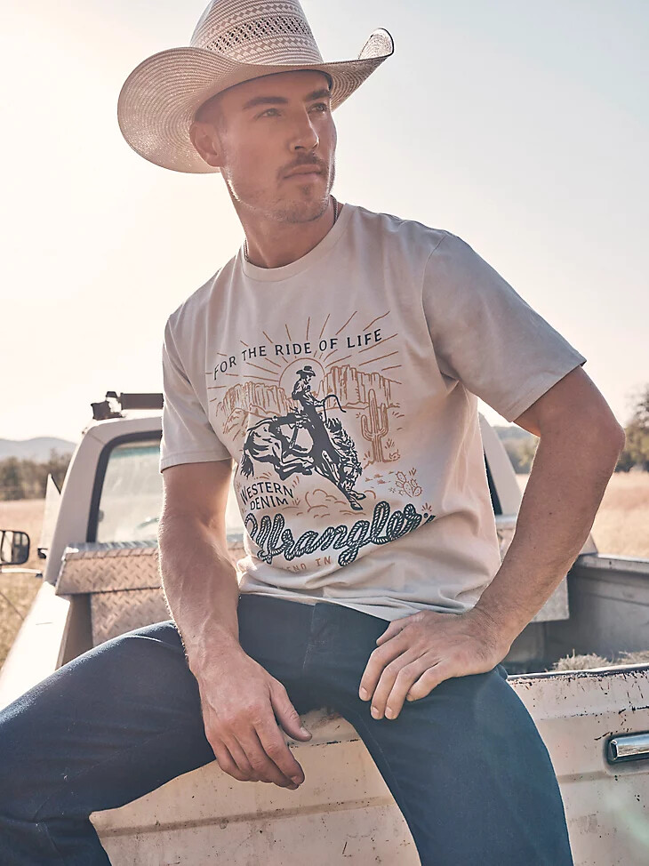 camiseta gráfica de caballo encabritado para hombre color blanco roto