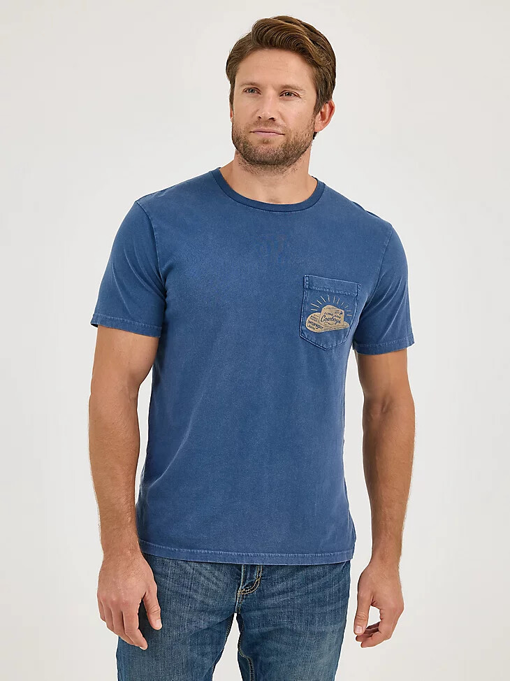 camiseta wrangler con bolsillo gráfico en la espalda para hombre color azul lavado
