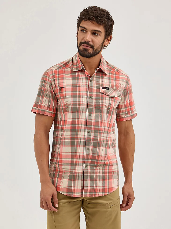 camisa a cuadros wrangler atg con bolsillo y cremallera en color cedro para hombre en coral