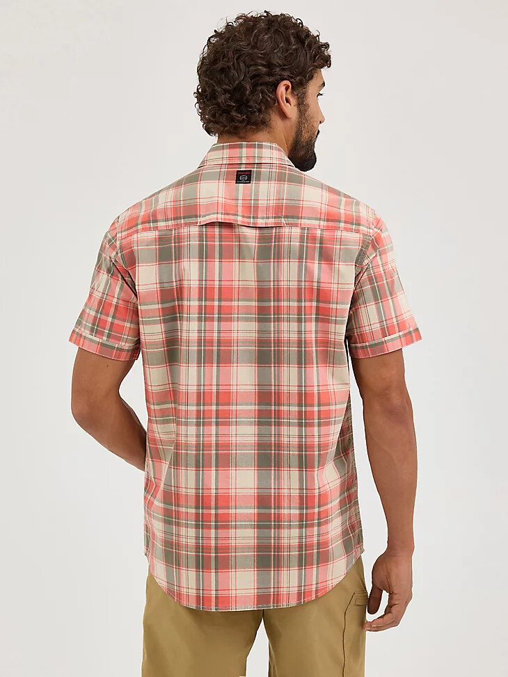 camisa a cuadros wrangler atg con bolsillo y cremallera en color cedro para hombre en coral