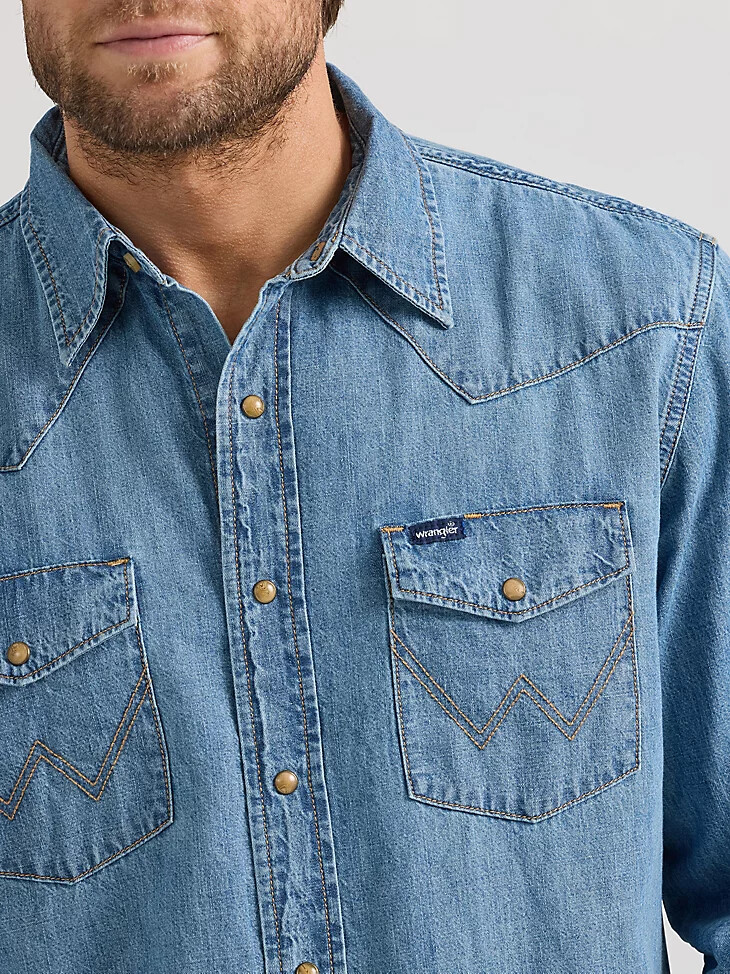 camisa vaquera clásica wrangler con broches de presión estilo western para hombre lavado claro