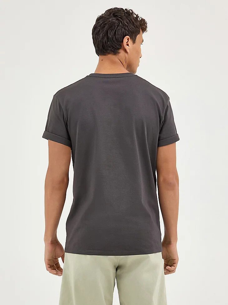 camiseta gráfica de vaquero para hombre color negro descolorido