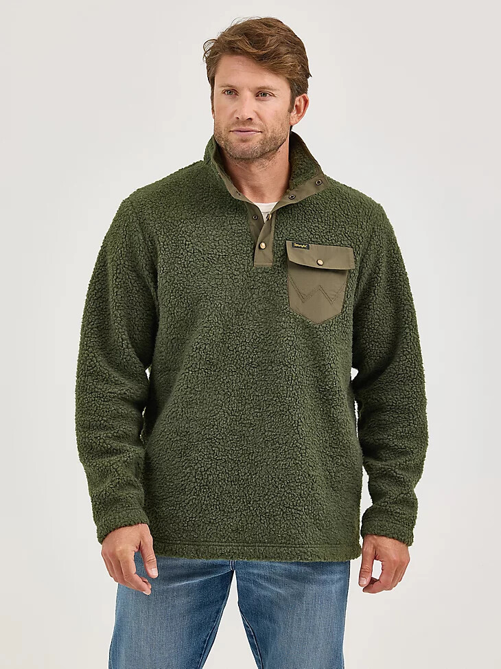 suéter sherpa con cierre a presión de un cuarto de wrangler para hombre color verde hoja