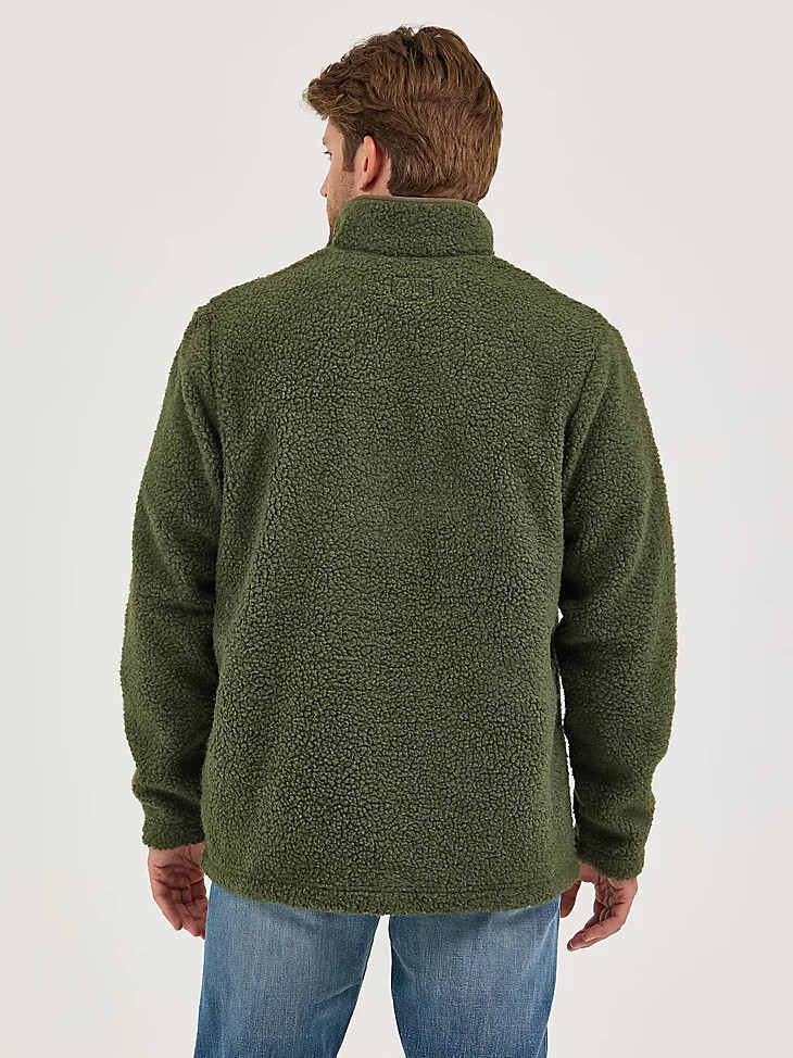 suéter sherpa con cierre a presión de un cuarto de wrangler para hombre color verde hoja