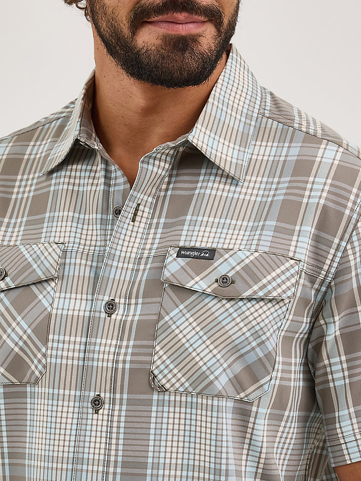 camisa utilitaria de manga corta evergreen para hombre color oliva polvoriento aster