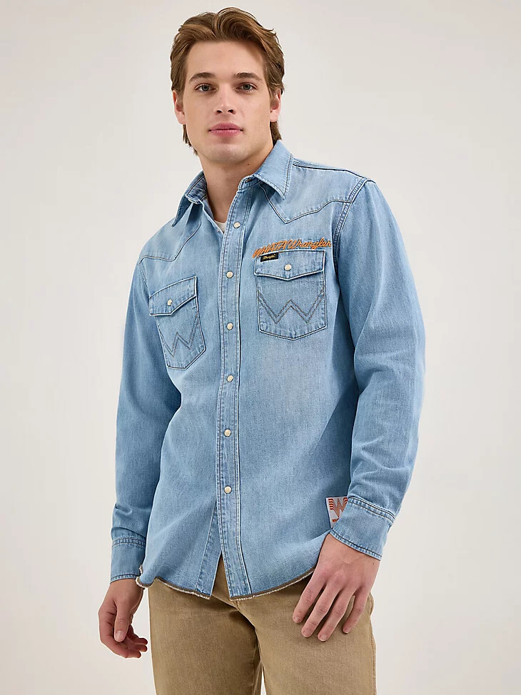 camisa vaquera wrangler x whataburger lavada al sol