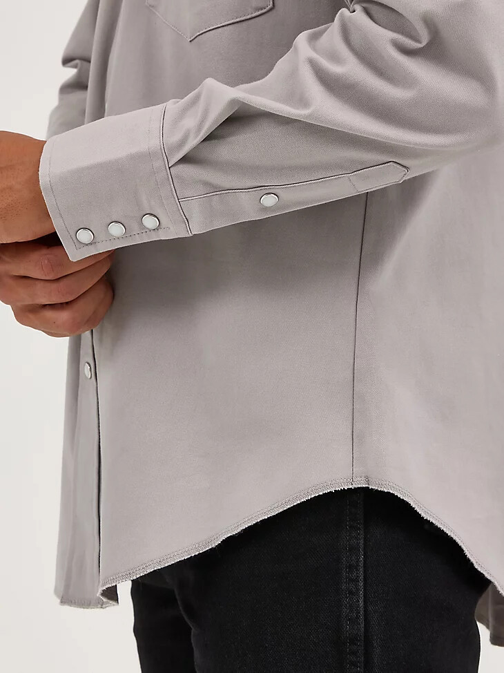 camisa vaquera de manga larga cuello abierto y corte vaquero de rendimiento premium y comodidad avanzada en color cemento