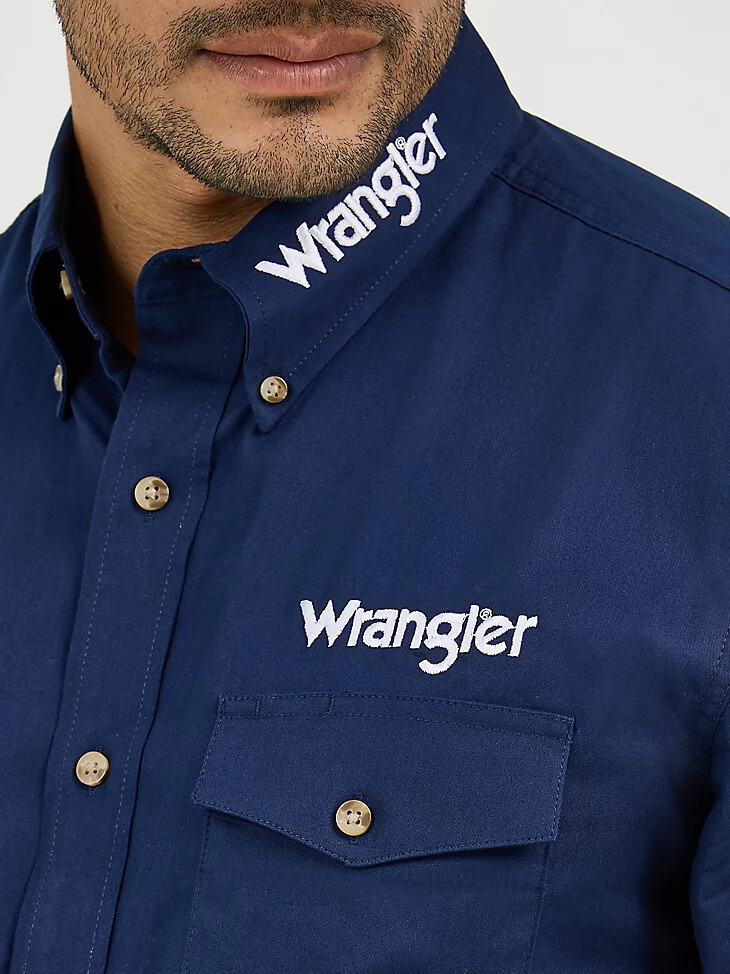 camisa lisa de manga larga con botones y logotipo wrangler para hombre color azul marino