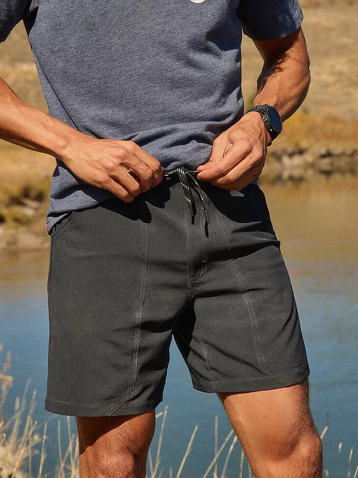 pantalón corto wrangler atg gym to trail para hombre color negro azabache
