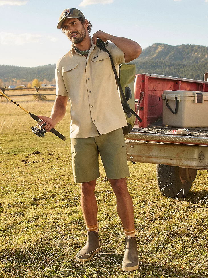 pantalón corto cargo todoterreno para hombre color oliva polvoriento