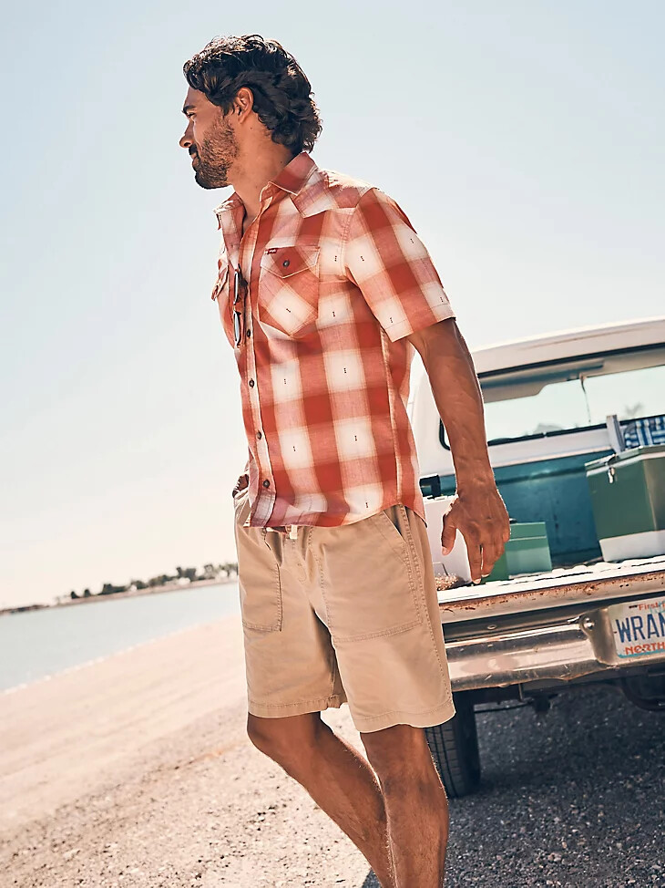 pantalón corto utilitario para hombre color cervatillo