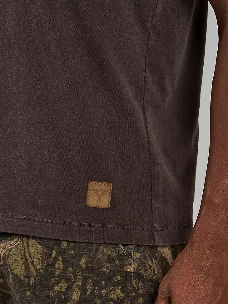 camiseta wrangler x the last of us con diseño de lunares