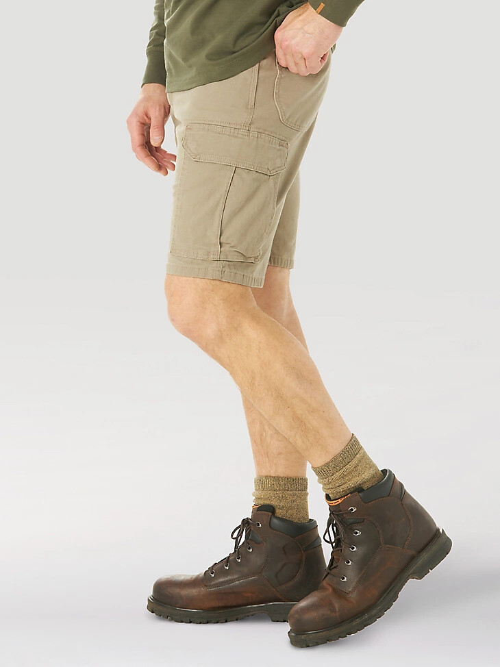 pantalón corto cargo elástico ranger de wrangler riggs workwear color caqui oscuro