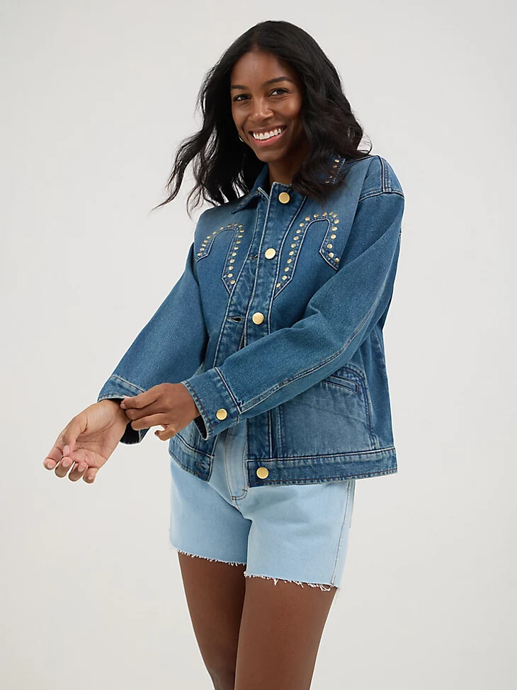 chaqueta con tachuelas wrangler x yellow rose by kendra scott azul pátina