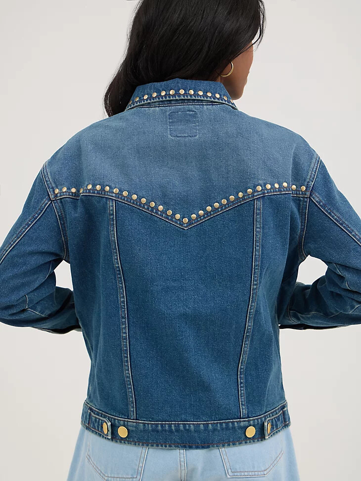 chaqueta con tachuelas wrangler x yellow rose by kendra scott azul pátina