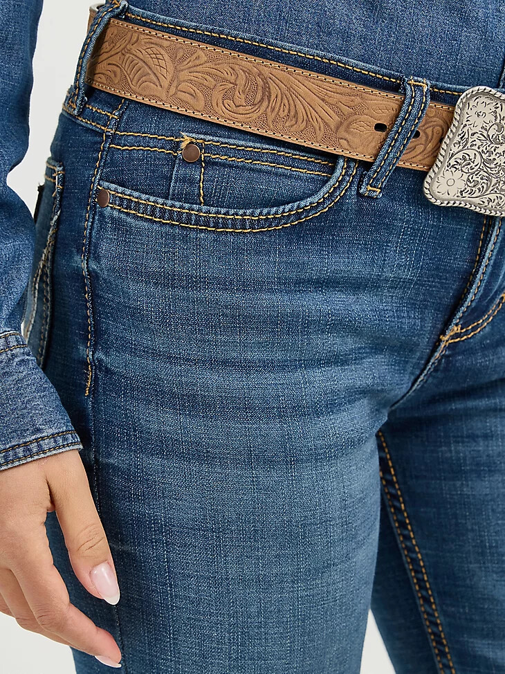 vaqueros wrangler retro mae de tiro medio con corte acampanado y lavado ms para mujer