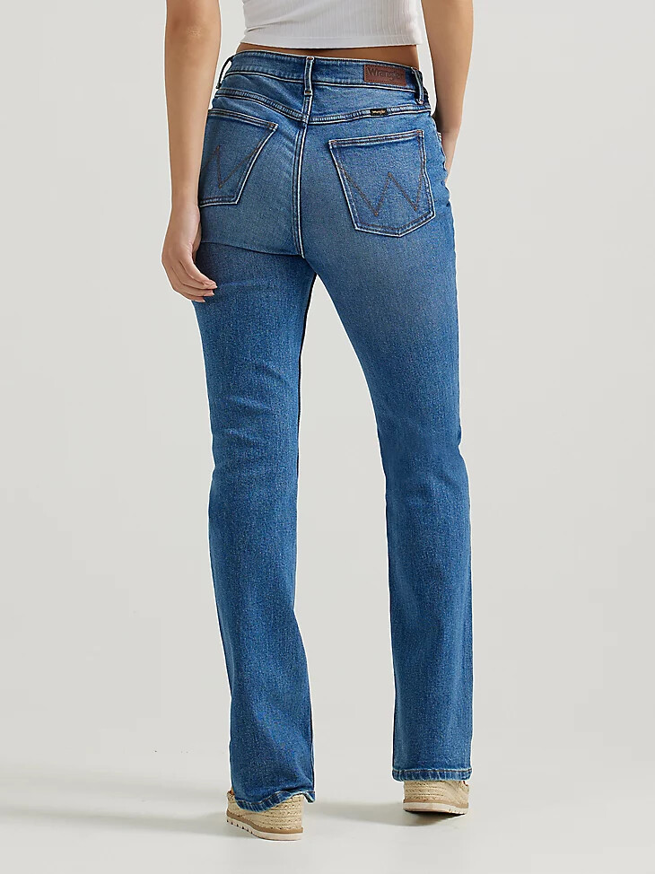 vaqueros de tiro alto wrangler con diseño de bota atrevido para mujer carolina