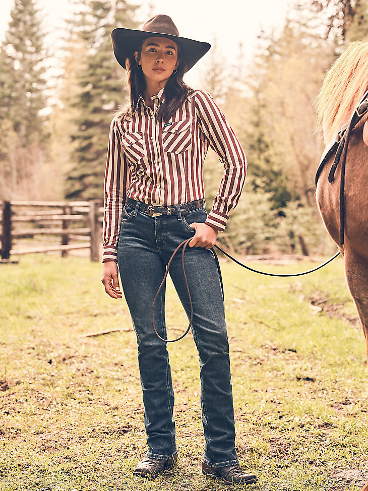 vaqueros wrangler ultimate riding para mujer willow de tiro medio con corte acampanado traci