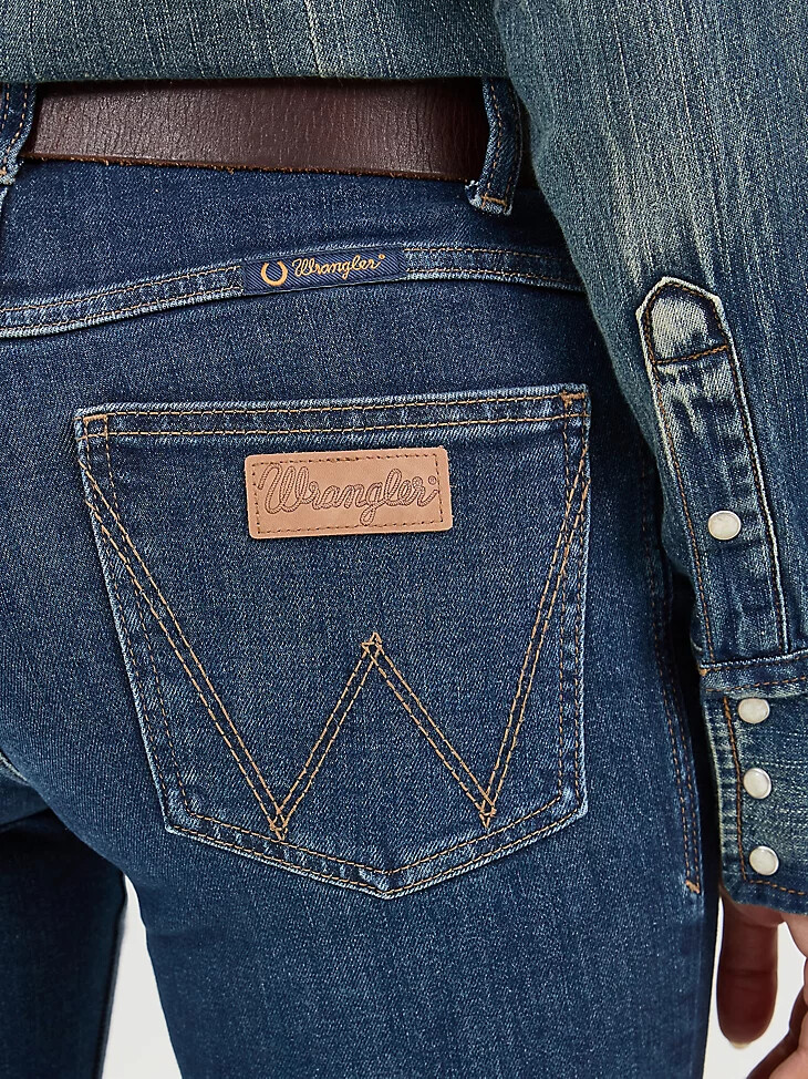 vaqueros wrangler ultimate riding para mujer willow de tiro medio con corte acampanado traci
